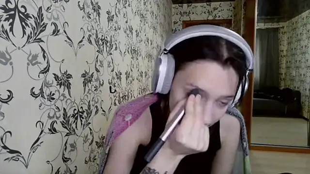 LxayBloom online show from April 3, 2026, 10:46 am