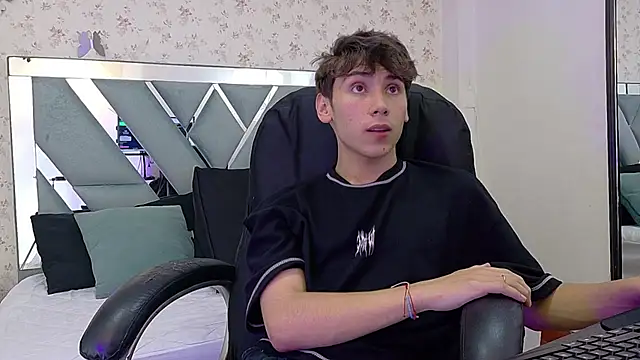 Liam Noxx online show from January 6, 2026, 12:25 am