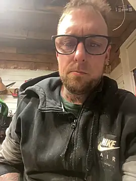 WIDBIGWHITECOCK online show from February 5, 2026, 5:12 am