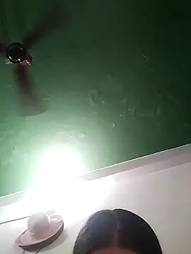 Snapshot of Sexypihu556 chatting on January 14, 2026, 5:35 am Sexypihu556 online show from January 14, 2026, 5:35 am