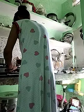 Snapshot of Night-Couple2 chatting on April 16, 2026, 4:35 am Night-Couple2 online show from April 16, 2026, 4:35 am