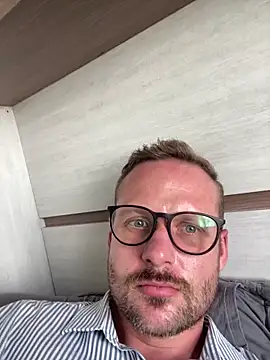 Snapshot of catarinenseputo chatting on February 27, 2026, 2:39 pm catarinenseputo online show from February 27, 2026, 2:39 pm