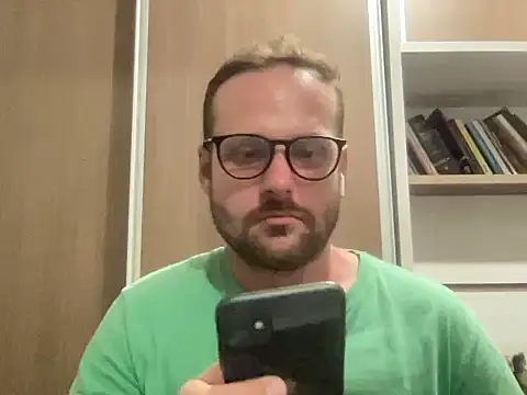 Snapshot of catarinenseputo chatting on March 4, 2026, 11:33 pm catarinenseputo online show from March 4, 2026, 11:33 pm