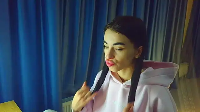 Snapshot of Vlada_Elfie chatting on February 4, 2026, 8:36 pm Vlada Elfie online show from February 4, 2026, 8:36 pm