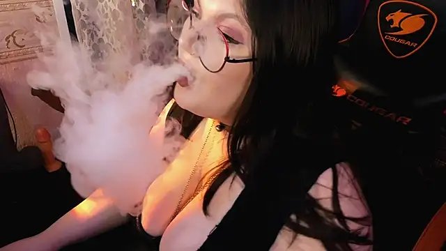 Snapshot of PixelMiss chatting on May 19, 2026, 11:22 pm PixelMiss online show from May 19, 2026, 11:22 pm