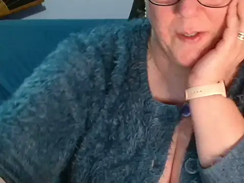 xmyriamx online show from April 19, 2026, 8:35 am