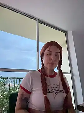 Snapshot of alesziarose_ chatting on February 5, 2026, 11:20 pm alesziarose online show from February 5, 2026, 11:20 pm