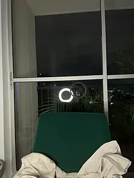 Snapshot of alesziarose_ chatting on February 27, 2026, 12:32 am alesziarose online show from February 27, 2026, 12:32 am