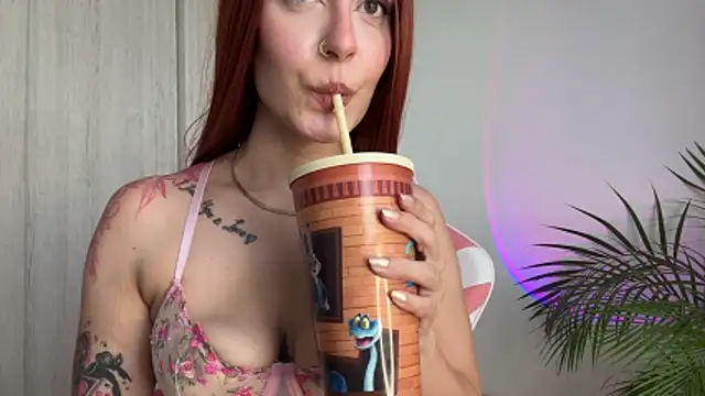 alesziarose  online show from May 18, 2026, 9:42 pm
