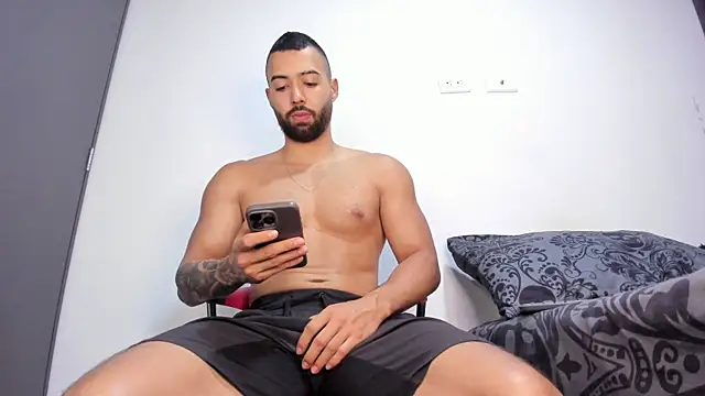 kyle collinz1 online show from January 14, 2026, 5:57 am