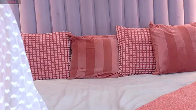 AmberStonne   online show from April 1, 2026, 2:56 am