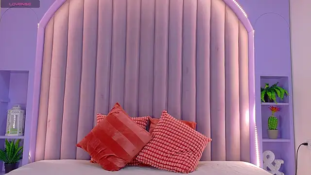 AmberStonne   online show from April 7, 2026, 2:45 am