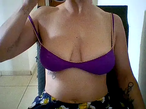 Snapshot of sue_safads chatting on January 18, 2026, 3:05 pm sue safads online show from January 18, 2026, 3:05 pm