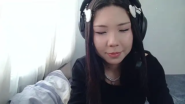 AprilOnilll online show from January 10, 2026, 9:22 am