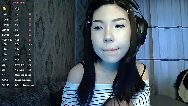 AprilOnilll online show from February 28, 2026, 12:17 pm