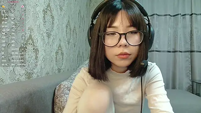 AprilOnilll online show from April 3, 2026, 2:04 pm