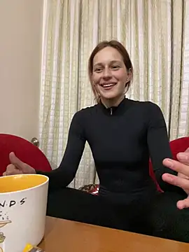 Lily Viola online show from June 1, 2026, 8:21 pm