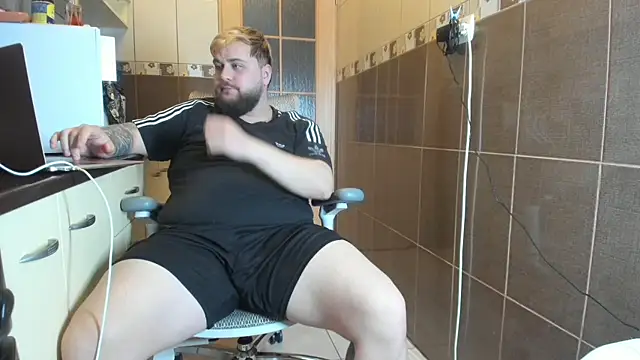 ashtondel online show from April 20, 2026, 1:52 am