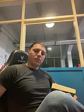 allee2206 online show from April 3, 2026, 9:13 pm