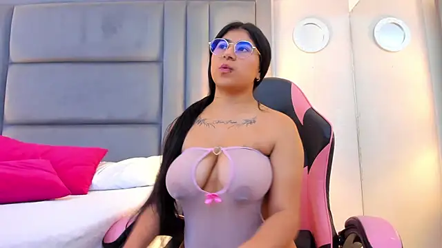 ScarletJons online show from July 19, 2026, 1:37 pm