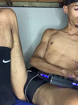 Snapshot of alexx_23cm chatting on February 4, 2026, 7:31 pm alexx 23cm online show from February 4, 2026, 7:31 pm