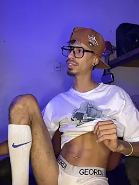 Snapshot of alexx_23cm chatting on April 8, 2026, 3:34 pm alexx 23cm online show from April 8, 2026, 3:34 pm