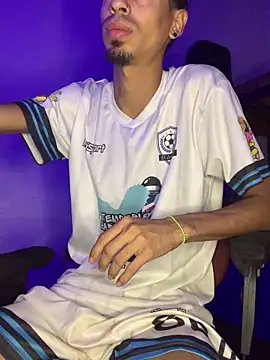 Snapshot of alexx_23cm chatting on April 10, 2026, 5:06 pm alexx 23cm online show from April 10, 2026, 5:06 pm