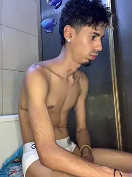 Snapshot of alexx_23cm chatting on April 11, 2026, 5:12 am alexx 23cm online show from April 11, 2026, 5:12 am