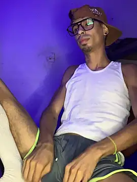 Snapshot of alexx_23cm chatting on April 15, 2026, 12:50 am alexx 23cm online show from April 15, 2026, 12:50 am