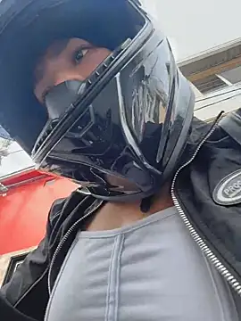 TaylorrHill online show from April 10, 2026, 8:24 pm