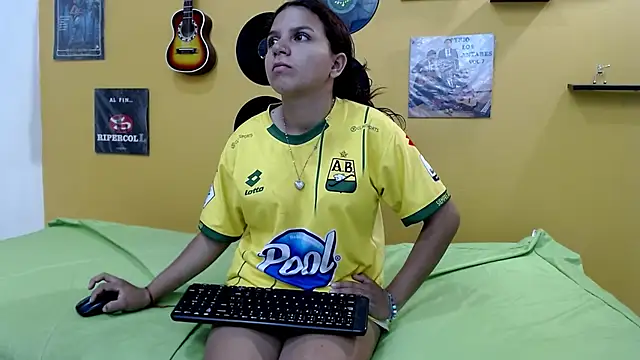 marcelasweet457 online show from February 26, 2026, 1:21 pm