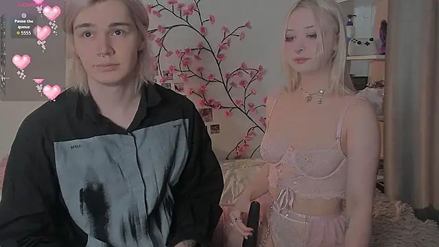 SweetheartsFriends online show from March 13, 2026, 7:15 am