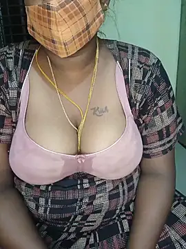 Milky Julia online show from May 30, 2026, 5:32 pm