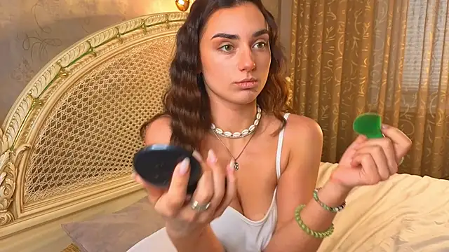 MinnaShummon online show from January 11, 2026, 9:58 am