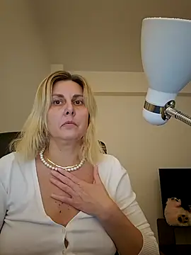 Amelia9798 online show from February 18, 2026, 6:59 pm