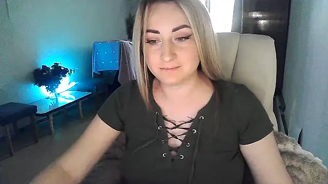 FoxyAnn12 online show from May 5, 2026, 12:46 pm