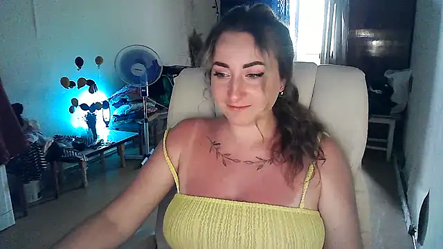 Snapshot of FoxyAnn12 chatting on July 3, 2026, 1:06 pm FoxyAnn12 online show from July 3, 2026, 1:06 pm