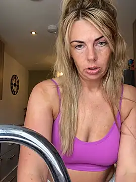 Scarlett the girlnextdoor online show from May 19, 2026, 1:17 pm