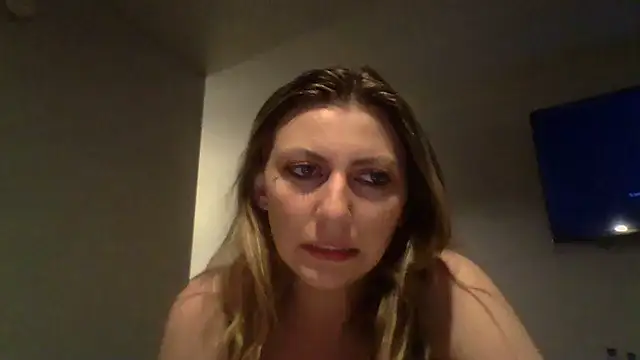 Snapshot of KellyKardashian chatting on January 14, 2026, 5:57 am KellyKardashian online show from January 14, 2026, 5:57 am