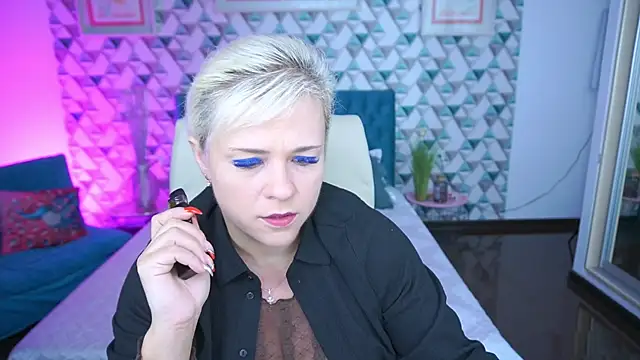 Snapshot of CrystalVibe chatting on May 11, 2026, 6:30 am CrystalVibe online show from May 11, 2026, 6:30 am