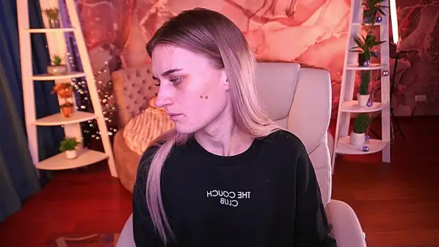 DiamondNina online show from March 17, 2026, 7:33 am