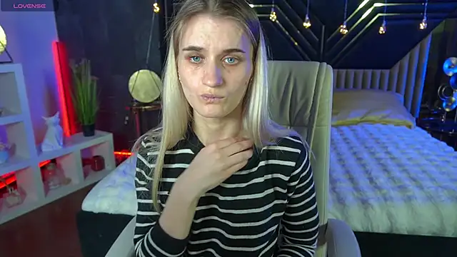 DiamondNina online show from March 23, 2026, 8:57 pm