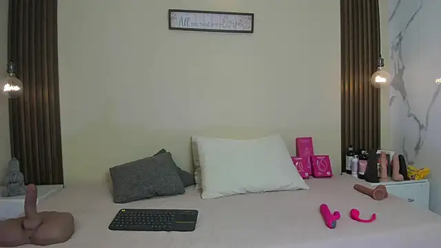 Snapshot of mia_gold_ chatting on July 9, 2026, 7:07 pm mia gold online show from July 9, 2026, 7:07 pm