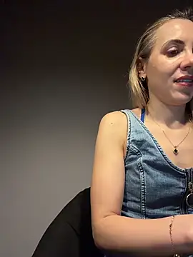 ElenaWhitmore online show from March 10, 2026, 10:15 pm