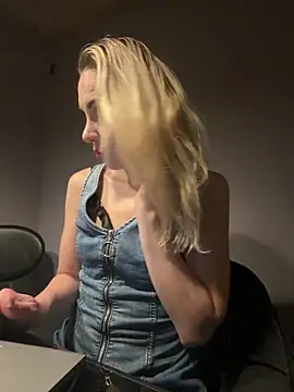 ElenaWhitmore online show from June 15, 2026, 10:56 pm