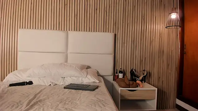 Snapshot of rachell_queen_ chatting on February 3, 2026, 12:32 pm rachell queen online show from February 3, 2026, 12:32 pm