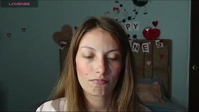 Snapshot of Sweet_moon_v_ chatting on February 12, 2026, 11:22 pm Sweet moon v online show from February 12, 2026, 11:22 pm