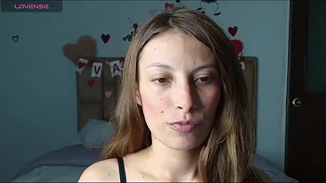 Snapshot of Sweet_moon_v_ chatting on February 14, 2026, 12:18 am Sweet moon v online show from February 14, 2026, 12:18 am