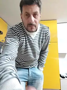 Snapshot of colosone chatting on February 18, 2025, 8:25 pm colosone online show from February 18, 2025, 8:25 pm