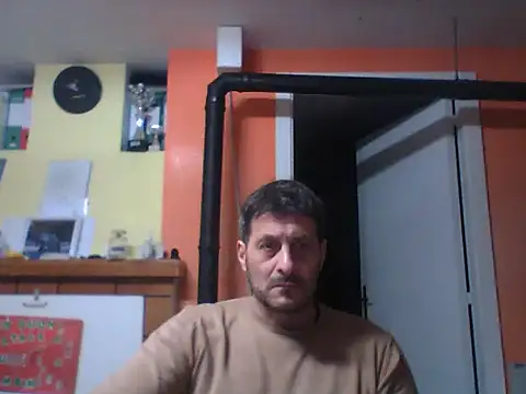 Snapshot of colosone chatting on February 24, 2025, 9:52 pm colosone online show from February 24, 2025, 9:52 pm